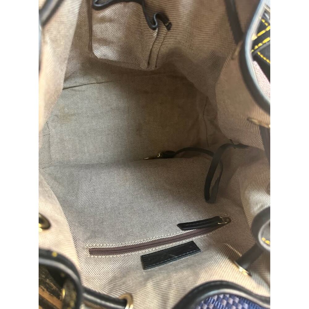 Dooney & Bourke Black Leather Drawstring Bucket Bag – Excellent Condition! - Picture 5 of 10